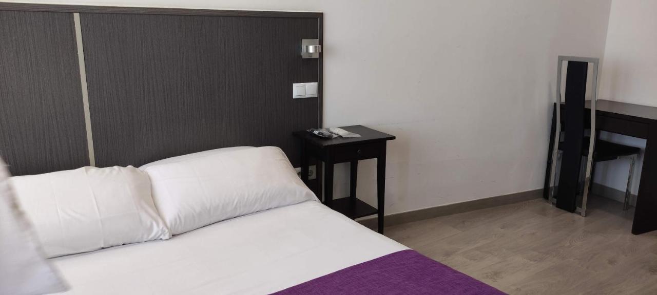 Hostal Dona Isabel Majadahonda Eksteriør bilde
