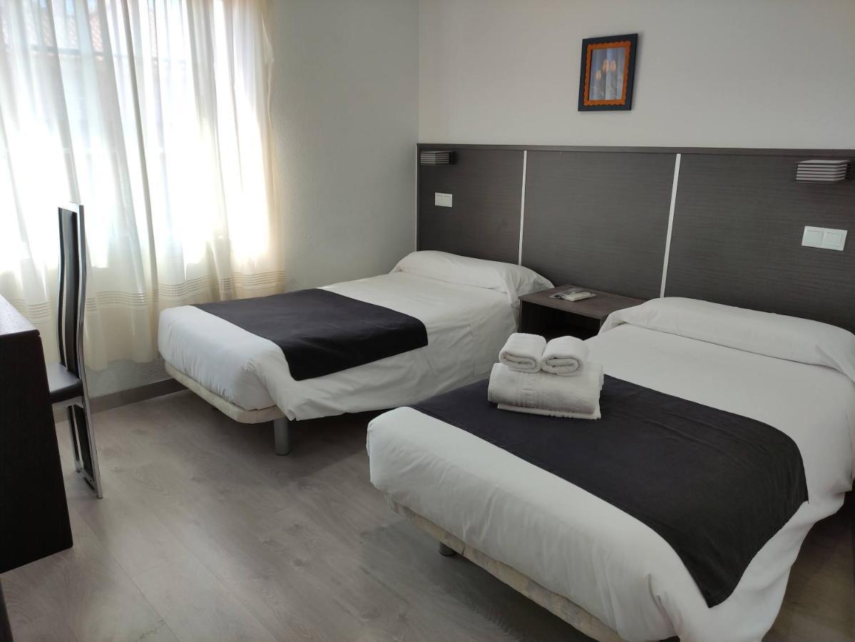Hostal Dona Isabel Majadahonda Eksteriør bilde