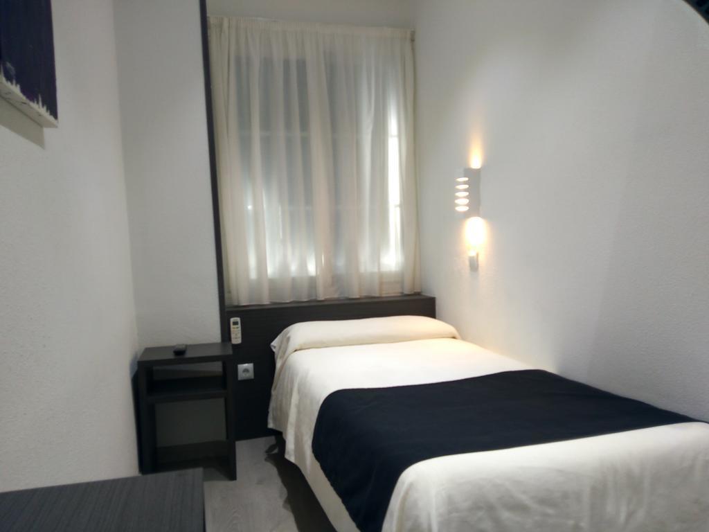 Hostal Dona Isabel Majadahonda Eksteriør bilde